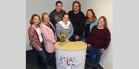 Der Vorstand des IGS Förderverein im März 2017: Bild: von links: Manon Robenek, Tanja Welter, Robert Hoffmann, Anja Menkens-Claußen, Oliver Toth, Annegret Lonsdorf-Papenfuß und Elternratsvorsitzende Debora Schulze 01-02_igs_foerderverein_wardenburg_2017_800x400