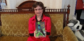Anna Maria Stommel mit ihrem Buch Freimütig gesprochen 136-Anna Maria Stommel
