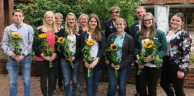 Haben ihre Ausbildung erfolgreich beendet 215-Ausbildung beendet