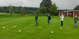 Schüler beim Projekt „Abschlag Schule“ auf dem Dingsteder Golfplatz 1013-golfer