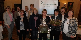 v.l. Heike Hohnholt (neue stellvertretende Vorsitzende), Elke Coorßen (Beisitzerin), Inge Hayen (Bezirksvorsitzende des LandFrauenverbandes Weser-Ems), Talke Gristede (Fachberaterin), Heide Behrens (Kreisvorsitzende), Karin Lüschen-Strudthof (neue Beisitzerin), Maren Meyer (ausgeschiedene Beisitzerin), Edda Strothotte (ausgeschiedene stellvertretende Vorsitzende), Liesel Oltmann (Kassenwartin), Thea Oltmann (Pressesprecherin) - Foto: KreisLandFrauenverband Oldenburg e.V. 0306-klfv