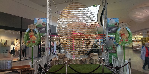 „Riesige“ Osteraktion zugunsten des Kinderschutzbund Oldenburg e. V. Riesenosterei Aktion Famila