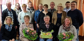 stehend von links: Ingo Düßmann, Ramona von Seggern, Manuela Düßmann, Timo Sanders, Olaf Schnell, Anja von Deetzen, Heiko und Marion von Seggern, Oliver Diekmann, Helmut Diekmann; sitzend von links: Corinna Hagen, Renate Diekmann, Herwig Schröder, Sabine Stolle (Foto: Heimatverein) 0328-hv