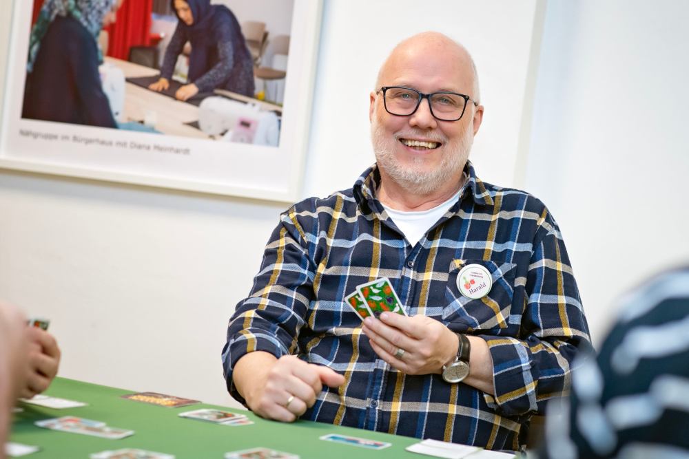 Foto: Nika Kramer www.Dorffotografin.de - Harald beim Spieleabend im Bürgerhaus Wardenburg