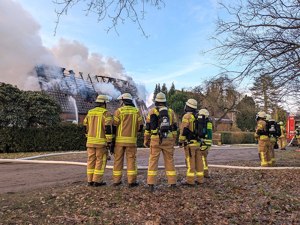 hausbrand_wardenburg_sandduenen_foto_jochen_brunssen_feueewehr_wardenburg