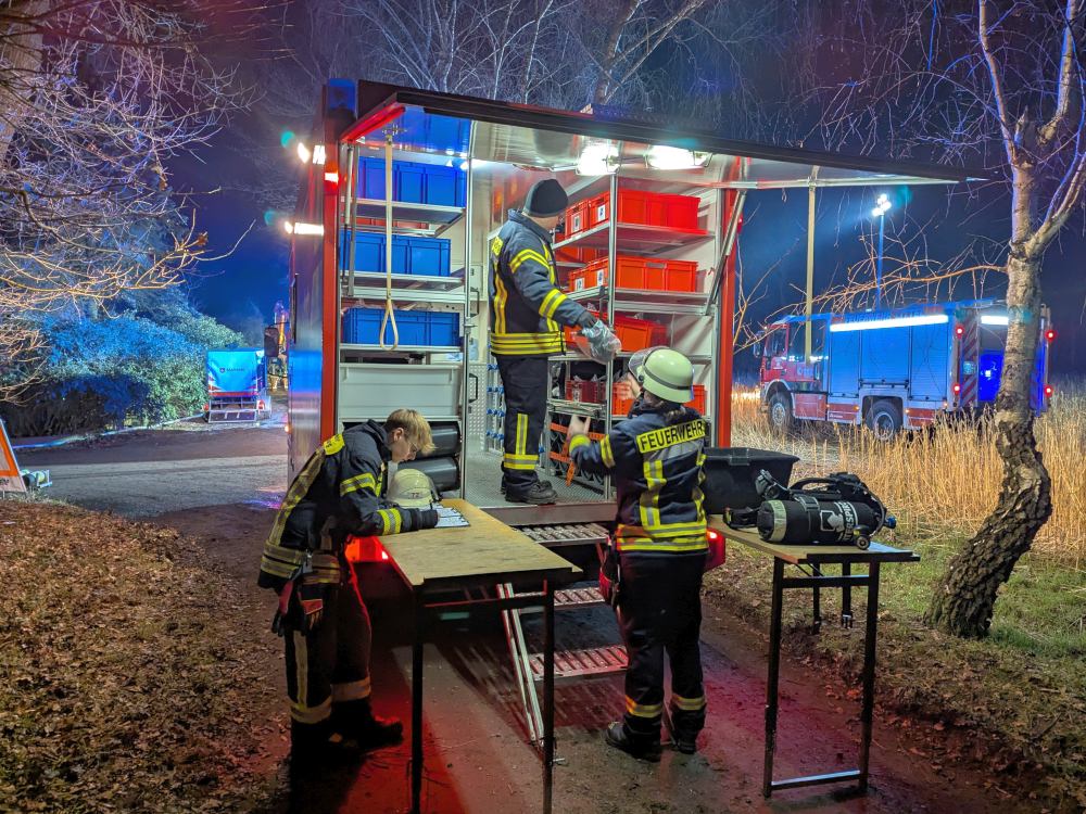 Einsatz bei Feuer in Wardenburg • Foto: Jochen Brunßen www.feuerwehr-wardenburg.de