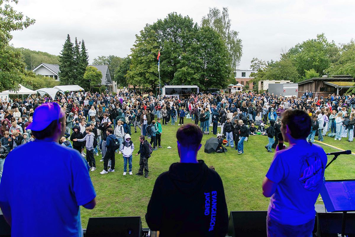 Blick von der Bühne Konfievent 2026: Konfi-Event mit knapp 1.300 Menschen in Vechta am 19.09.2026 Foto © ELKiO/Landesjugendpfarramt Presse Sabine Kubisch, Konfizeit in der Arbeitsstelle für Religionspädagogik konfievent-vechta-kirche-oldenburg-foto-elkio