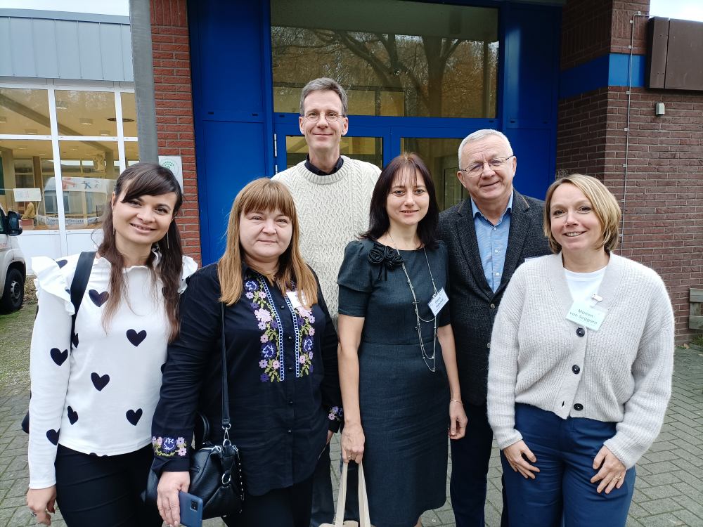 Pasch Netzwerktreffen in der IGS Am Everkamp in Wardenburg. Foto: Privat (v.l.) Viktoria Bakhur, Natalia Romaniuk, Carsten Kliegelhöfer, Olena Volochai, Serkiy Dyatschkow, Manon von Seggern