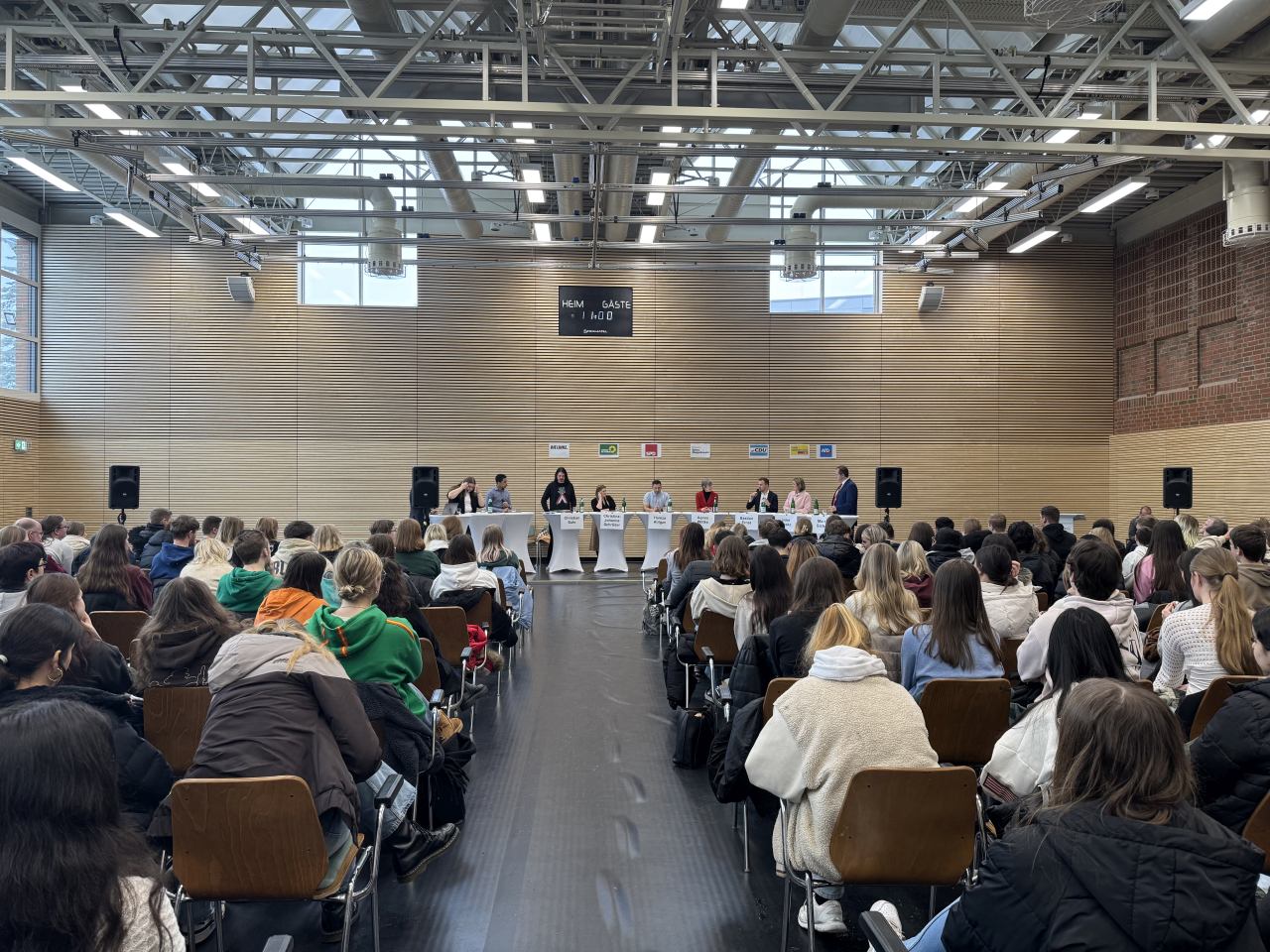 politische_podiumsdiskussion_bundestagswahl_2025_oldenburg_landkreis_bbs_jonas_wagner