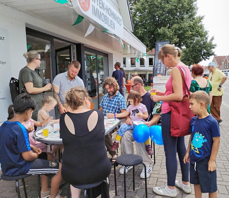 Aktionen bei Immobilien Wyen-Hohnholt Maklerbüro in Wardenburg Foto Uta Grundmann-Abonyi Zeitung www.landkreis-kurier.de wardenburger-markt-2025-foto_grabo_wyen-hohnholt_immobilien_makler_wardenburg