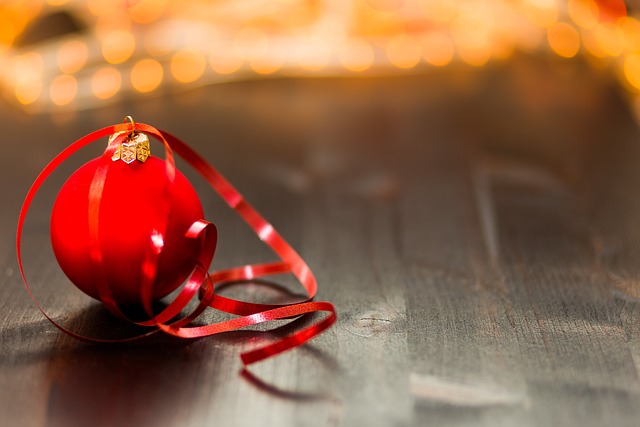 Weihnachten .... Rote Weihnachtskugel. Foto: Pexels Pixabay Weihnachten_rote_weihnachtskugel_pixabay_pexels