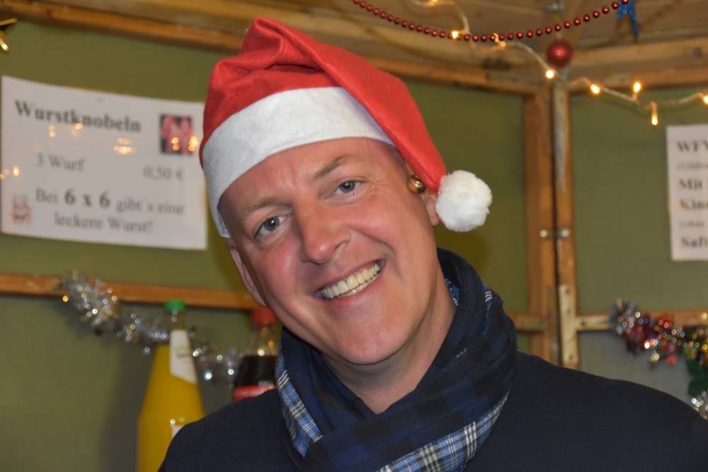 Michael Fröhlich vom Hofladen Schmidt und andere Besucher hatten viel Spaß beim Weihnachtsmarkt in Wardenburg. Archivfoto GrAbo www.Landkreis-Kurier.de weihanchtsmarkt-wardenburg-archivfoto_michael_hofladen_schmidt_foto_uta_grundmann-abonyi_grabo